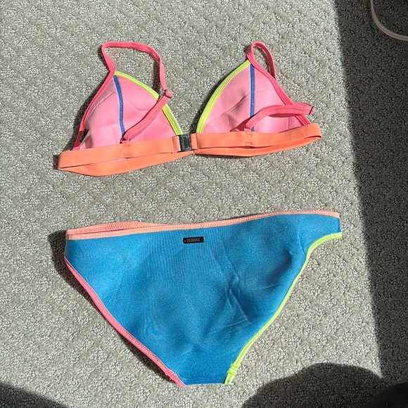Triangl multi color neoprene bikini - Picture 2 of 6